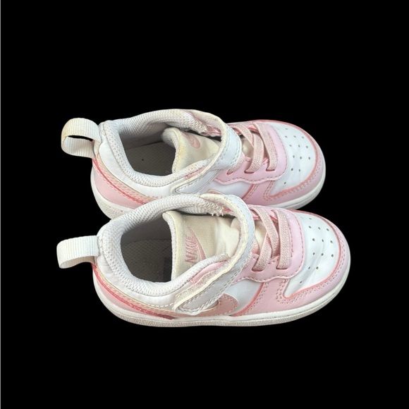 Nike Kids Sneakers in Pink and White - Picture 3 of 7